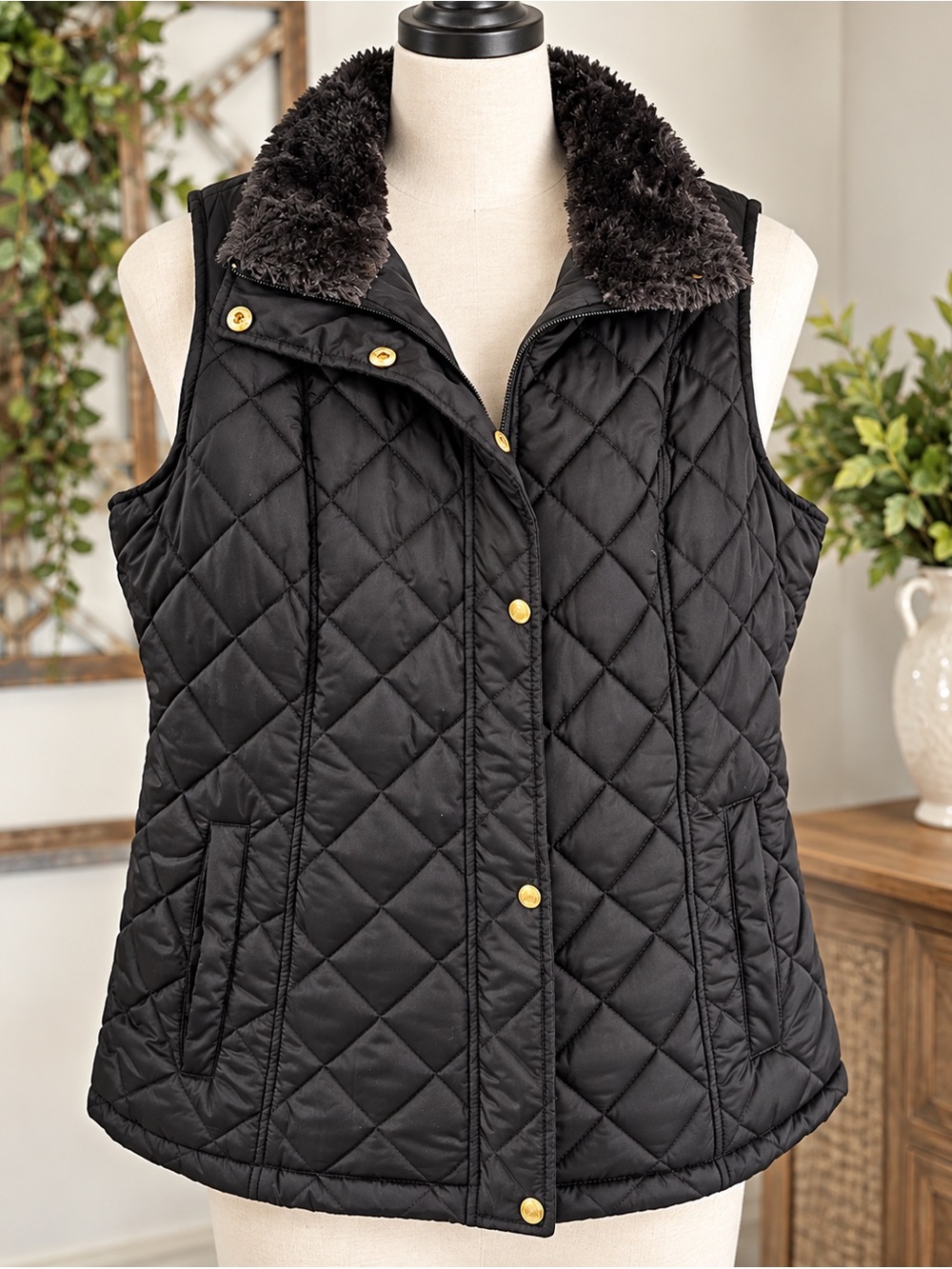Weatherproof Black Quilted Vest with Faux-Fur Collar